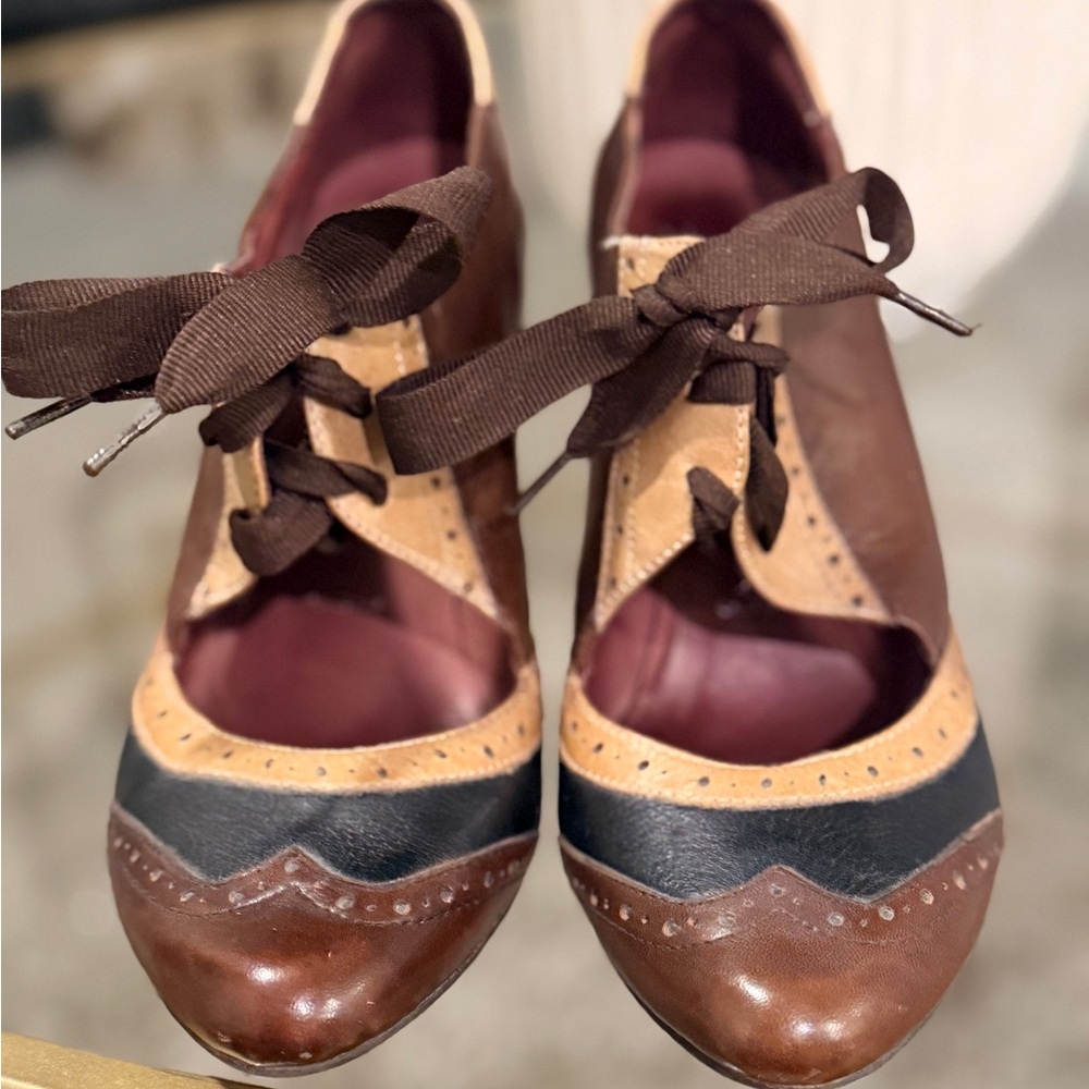 Jeffrey Campbell Elegant Brown and Tan Women's Lace-up Oxford Heels